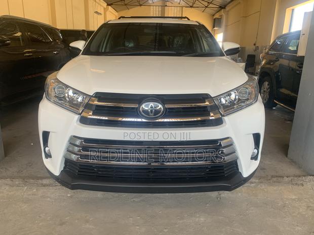 2016 Toyota Kluger White: Comfortable and Capable SUV