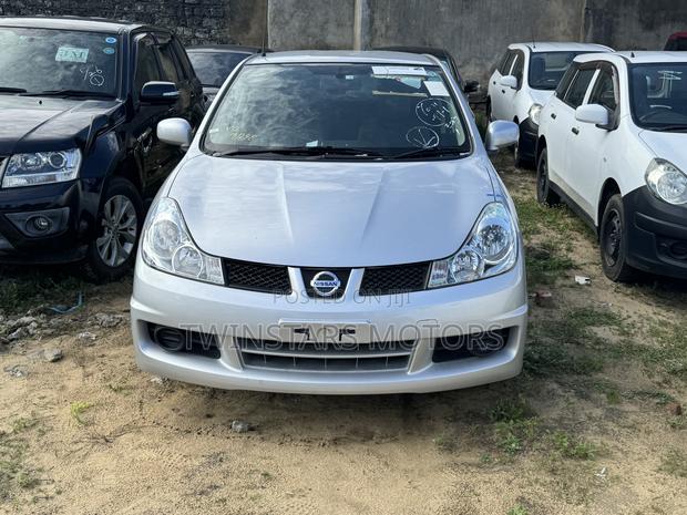 Stylish 2017 Nissan Wingroad Silver: Perfect Family Car