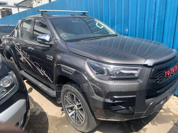 Used 2017 Toyota Hilux SR5 4x4 Gray - Versatile and Durable Adventure Vehicle