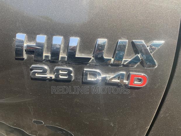 Used 2017 Toyota Hilux SR5 4x4 Gray - Versatile and Durable Adventure Vehicle