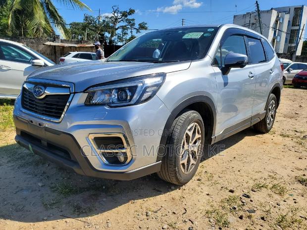 Subaru Forester 2.5i Touring AWD 2018 - Silver Version