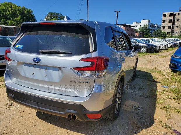 Subaru Forester 2.5i Touring AWD 2018 - Silver Version