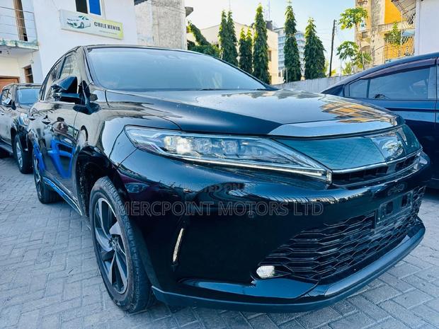 Black 2017 Toyota Harrier 2.0 - High-end SUV