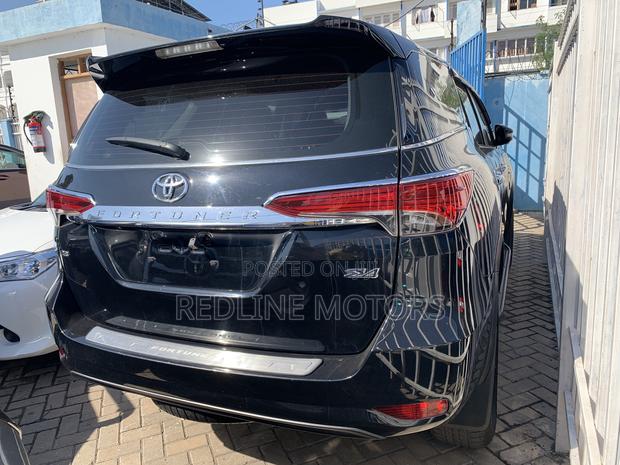 2020 Toyota Fortuner 2.8 D RWD - Stylish Black SUV