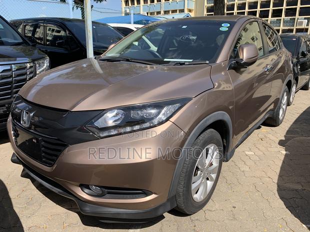 Gold Honda Vezel 1.5L 2WD 2017 - Spacious & Powerful