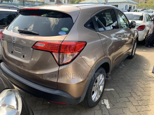 Gold Honda Vezel 1.5L 2WD 2017 - Spacious & Powerful