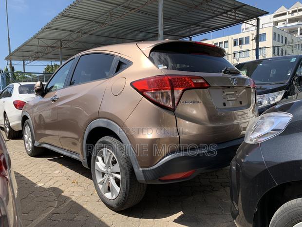 Gold Honda Vezel 1.5L 2WD 2017 - Spacious & Powerful