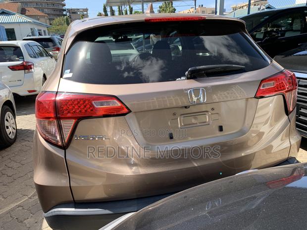 Gold Honda Vezel 1.5L 2WD 2017 - Spacious & Powerful