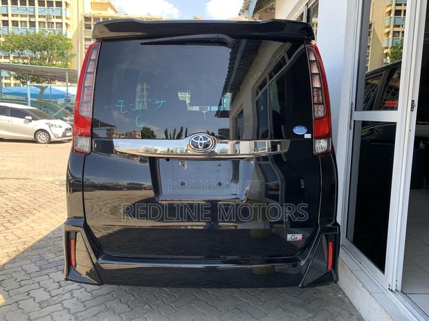 Luxurious 2017 Toyota Noah 2.0 FWD 6-Seater Black: Perfect for Large Families