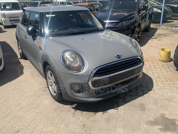 2016 Gray Mini Cooper: The Perfect Blend of Style & Power