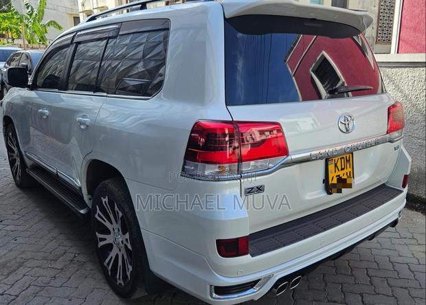 2017 Toyota Land Cruiser 4.6 V8 ZX Pearl - Used SUV for Sale