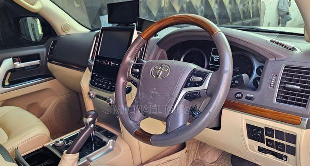 2017 Toyota Land Cruiser 4.6 V8 ZX Pearl - Used SUV for Sale