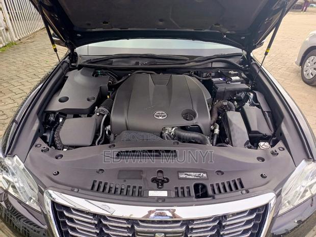2017 Toyota Crown Black - Elegant Sedan