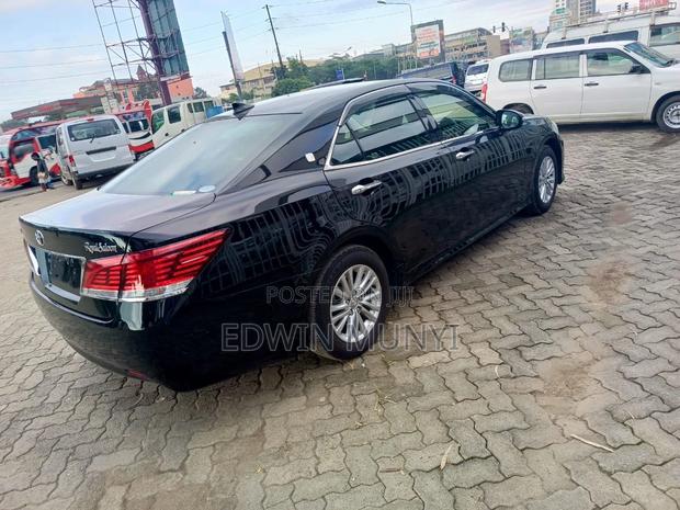 2017 Toyota Crown Black - Elegant Sedan
