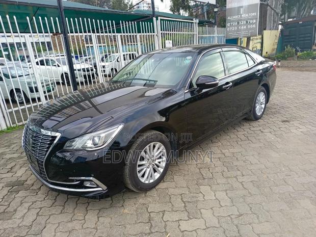 2017 Toyota Crown Black - Elegant Sedan