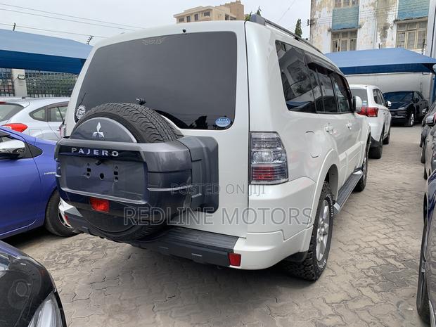 2017 Mitsubishi Pajero White - Modern Off-roader