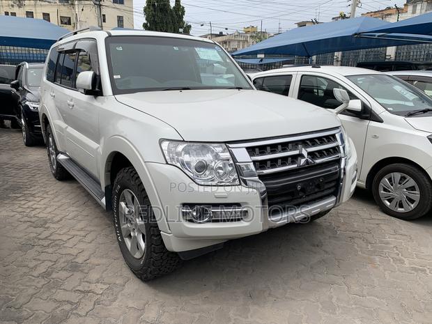 2017 Mitsubishi Pajero White - Modern Off-roader
