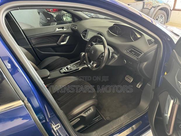 Peugeot 3008 2017 Blue: Stylish, Spacious, and Efficient Crossover