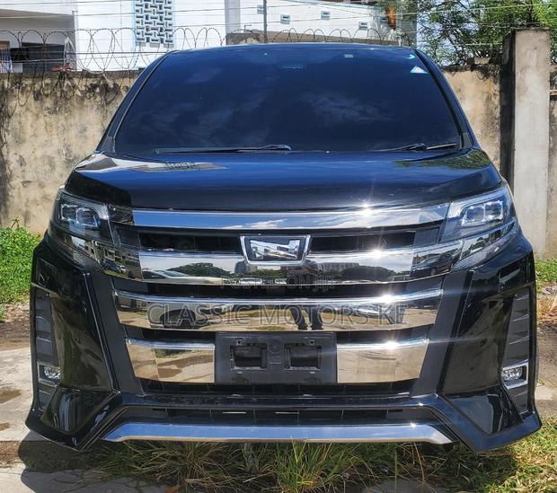 2017 Black Toyota Noah 2.0 FWD 8-Seater