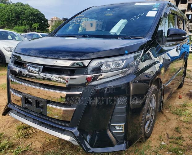 2017 Black Toyota Noah 2.0 FWD 8-Seater