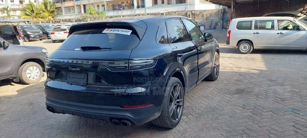 Porsche Cayenne 2021 - Black Leather Interior