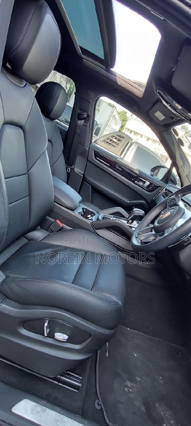 Porsche Cayenne 2021 - Black Leather Interior