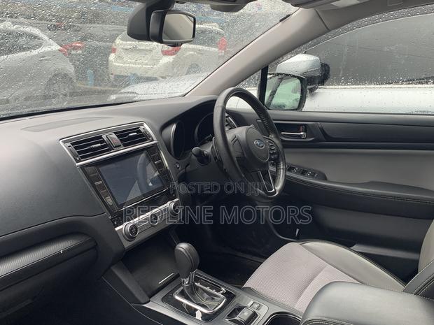 Black Subaru Outback 2.5i Limited AWD 2017 - High-end SUV