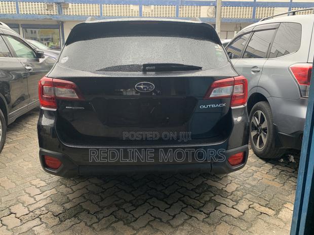 Black Subaru Outback 2.5i Limited AWD 2017 - High-end SUV