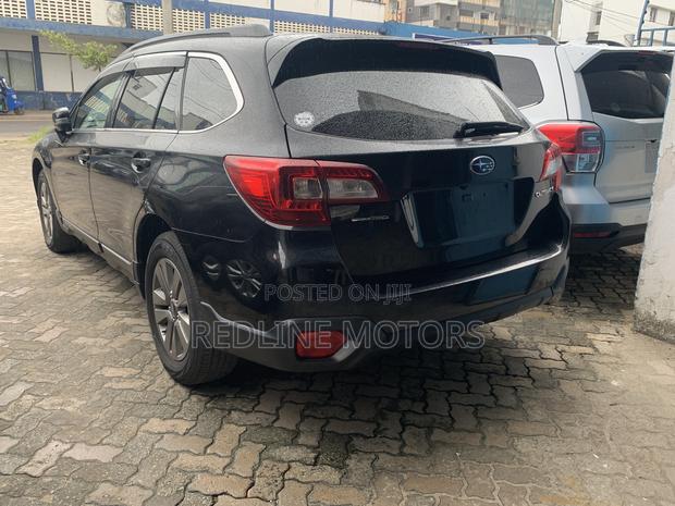Black Subaru Outback 2.5i Limited AWD 2017 - High-end SUV