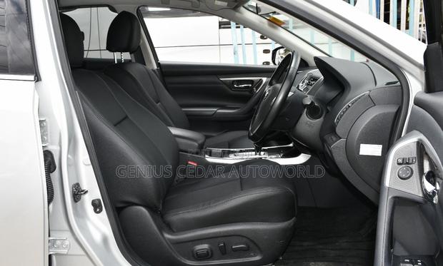 2017 Nissan Teana - The Perfect Combination of Power and Comfort
