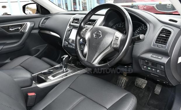2017 Nissan Teana - The Perfect Combination of Power and Comfort
