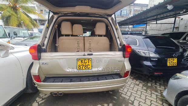 Golden 2011 Toyota Land Cruiser: Unmatched Power and Durability