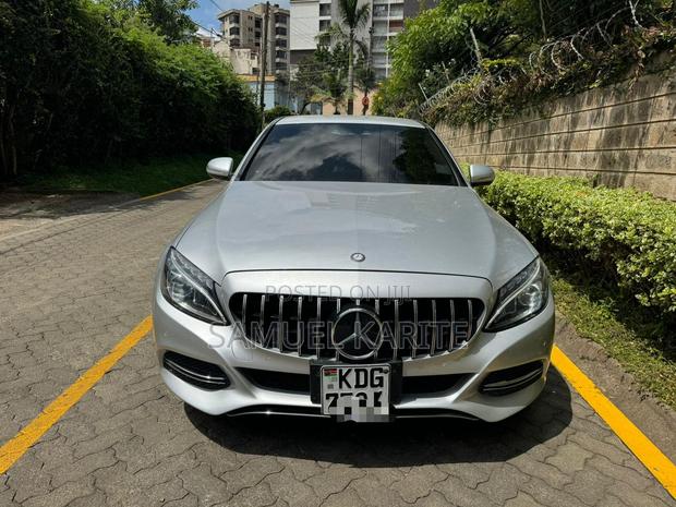 Stylish 2014 Mercedes-Benz C200 in Gray - Premium Pre-Owned Luxury Sedan