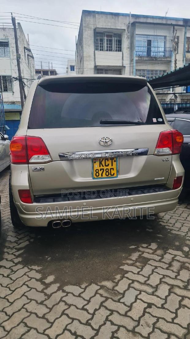 Golden 2011 Toyota Land Cruiser: Unmatched Power and Durability