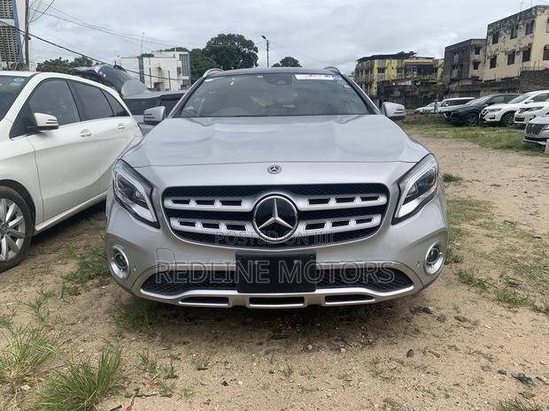 Compact Luxury SUV: 2017 Mercedes-Benz GLA-Class in Silver
