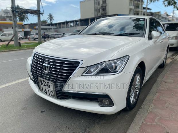 White 2016 Toyota Crown - Classic Used Luxury Sedan