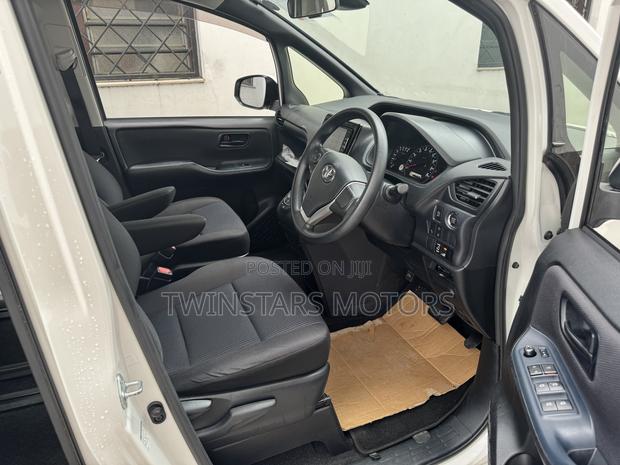 2017 Toyota Voxy in White: Affordable Family Vehicle