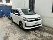 2017 Toyota Voxy in White: Affordable Family Vehicle for sale