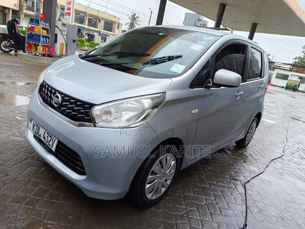 2015 Nissan Dayz Silver Compact Car - Great Value, Low Mileage
