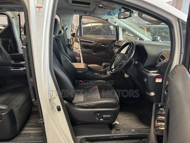 White Toyota Vellfire 2018 - Sophisticated Ride