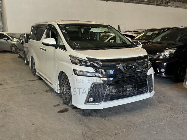 White Toyota Vellfire 2018 - Sophisticated Ride