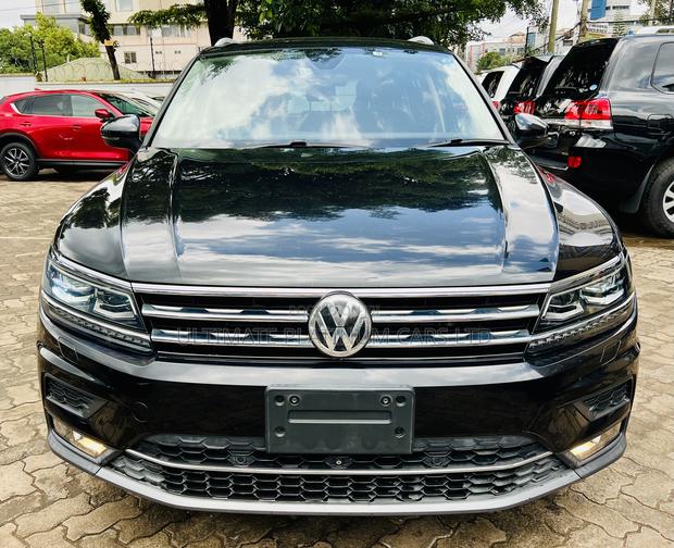 Volkswagen Tiguan 2017 Black: Luxury SUV for Your Urban Journey