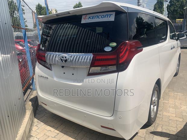 2017 Off-White Toyota Alphard: 2 Distinct Variants