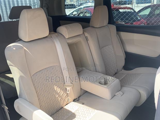 2017 Off-White Toyota Alphard: 2 Distinct Variants
