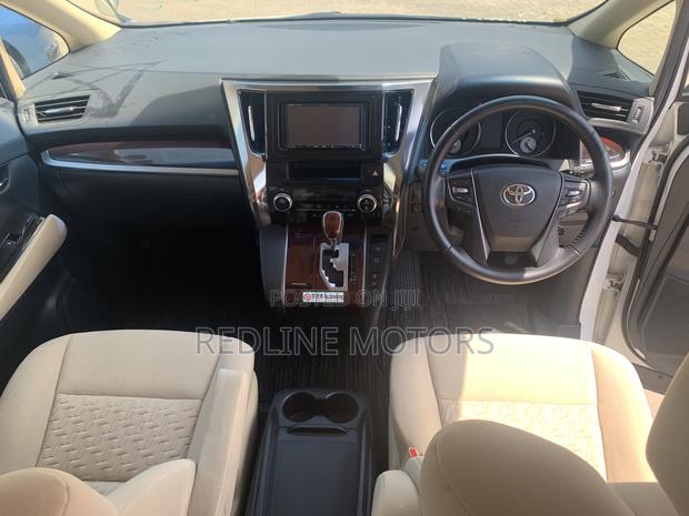 2017 Off-White Toyota Alphard: 2 Distinct Variants
