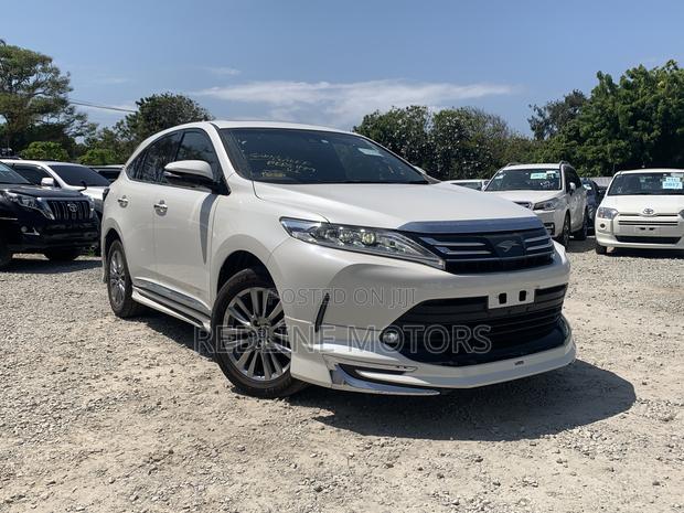 2017 Toyota Harrier 2.0 Turbo Off-White: Premium SUV Available