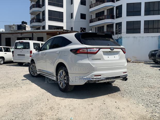 2017 Toyota Harrier 2.0 Turbo Off-White: Premium SUV Available