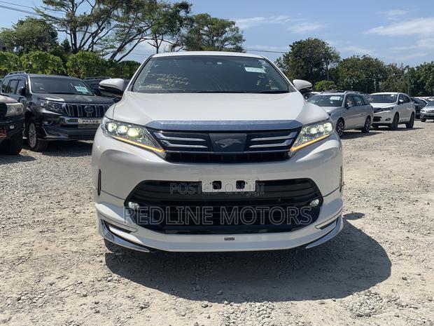 2017 Toyota Harrier 2.0 Turbo Off-White: Premium SUV Available