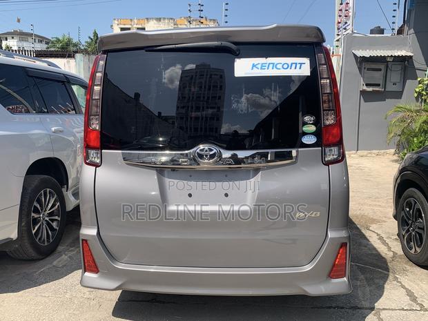 Gray 2017 Toyota Noah 2.0 FWD: Spacious 6-Seater Vehicle