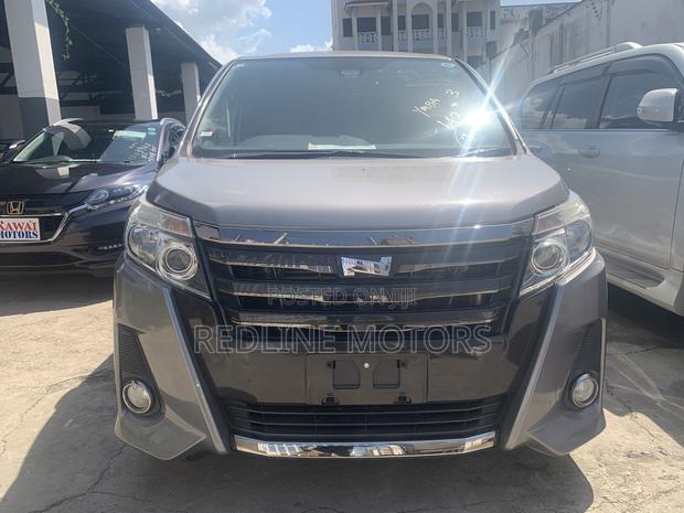 Gray 2017 Toyota Noah 2.0 FWD: Spacious 6-Seater Vehicle